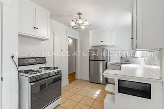 Building Photo - 1278 E 520 S St