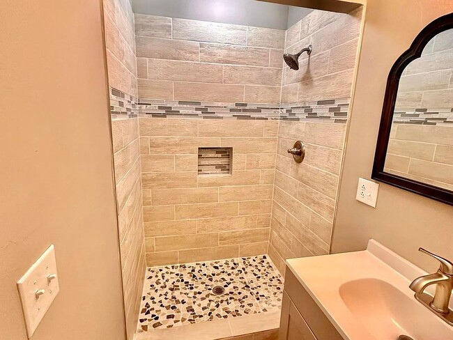 Foto del edificio - 1548 N Concord Rd