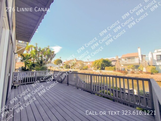Building Photo - View Ground Level Condo with Parking & Cen...