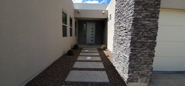 Building Photo - 6717 Hermoso Del Sol Dr