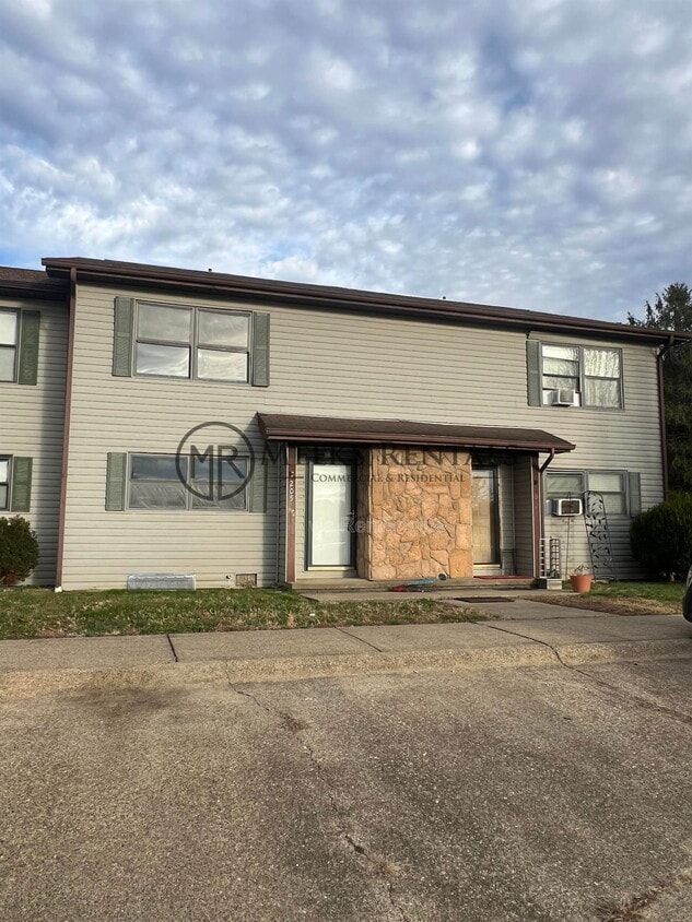 Building Photo - 205 Fairway Gardens Dr