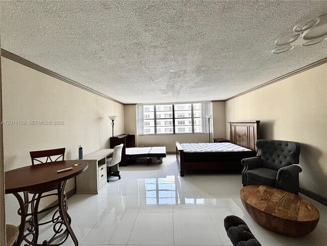 Building Photo - 999 Brickell Bay Dr