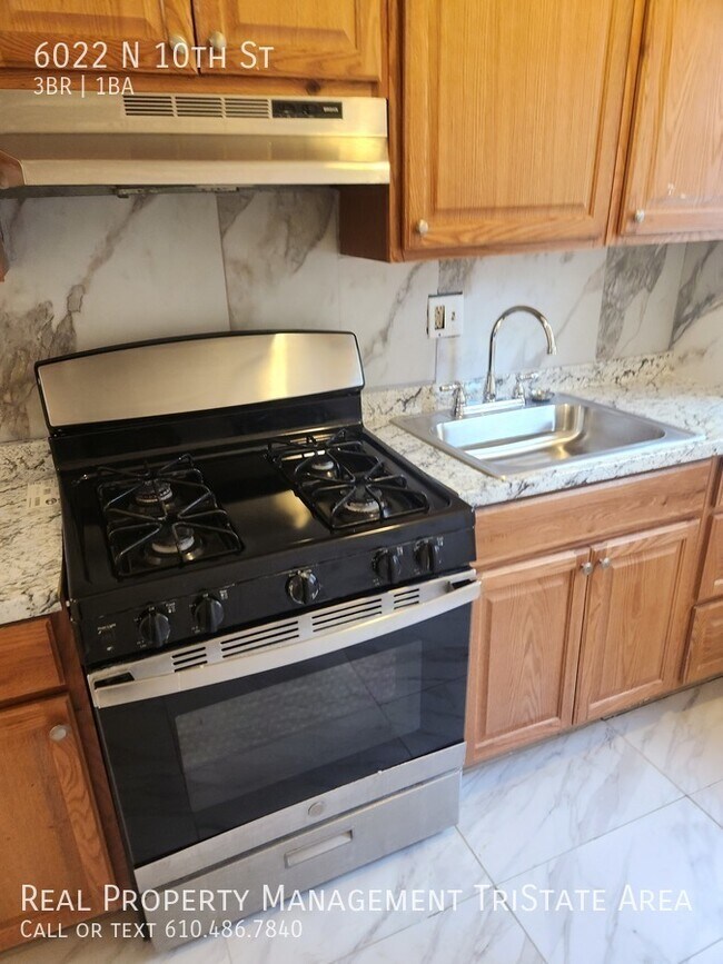 Building Photo - 3brd Located in the  Logan/ Ogontz/ Fern R...
