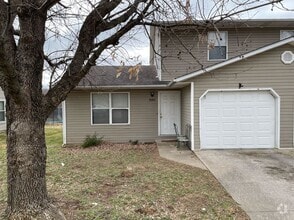 Building Photo - 660-662-662 Country Squire Ct