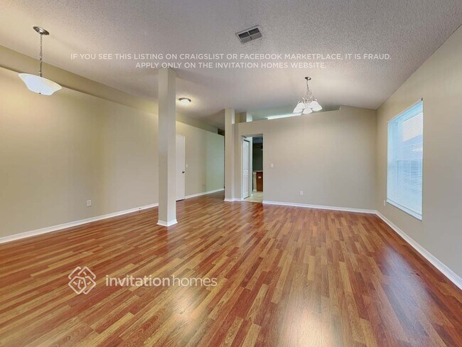 Foto del edificio - 5641 Paddock Trail Dr