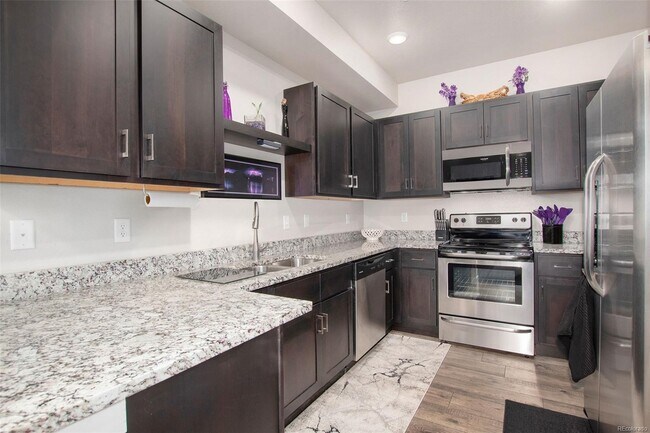 Kitchen - 2608 Kansas Dr