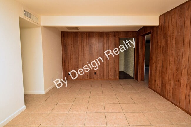 Building Photo - Pristine Remodeled Olive Grove 4 Bedroom 2...