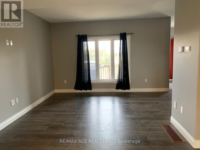 Building Photo - 7 Mountain Ash Dr