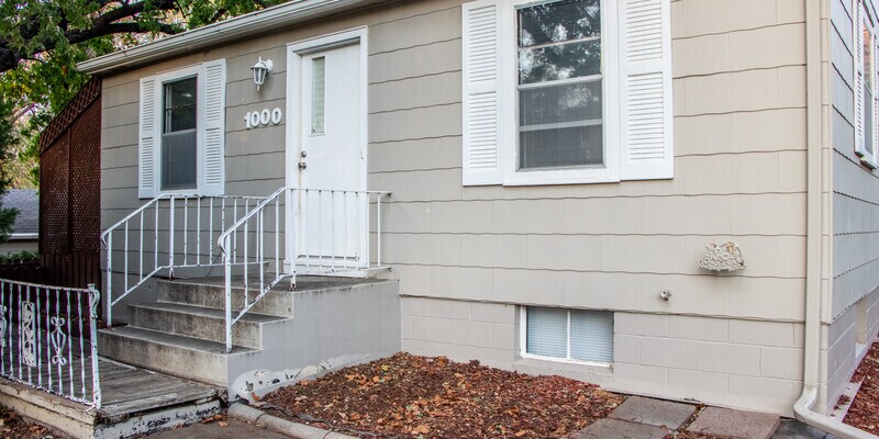 Primary Photo - 1000 Benton St