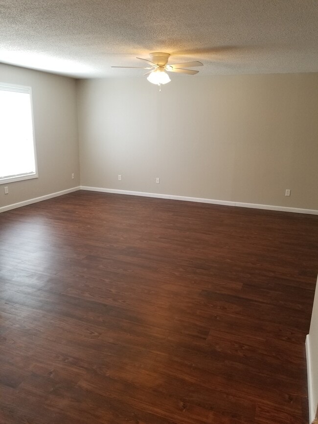 2Bd Living room - Steeple Club Apartments