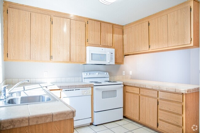 Building Photo - Pomona Townhomes