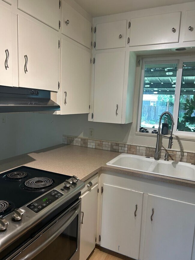Foto del edificio - 4 Bedroom 2.3 Bath House