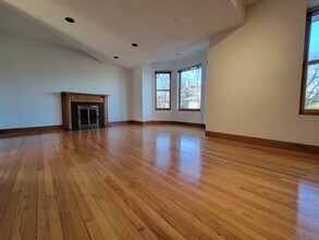 Building Photo - 919 Pleasant St