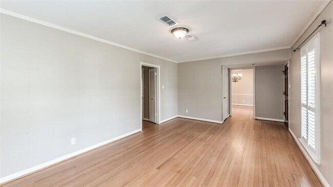 Foto del edificio - 5537 Lincrest Ln
