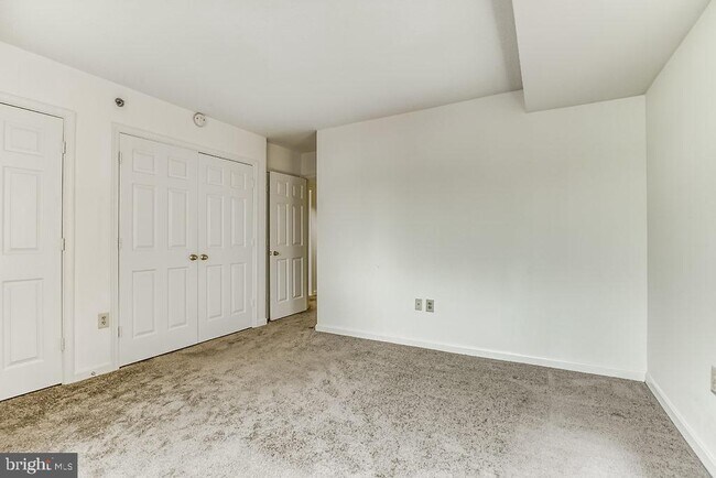 Foto del edificio - 610 N West St