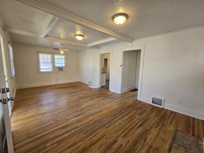 Building Photo - 922 21st St