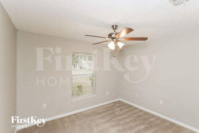 Building Photo - 356 Trembley Ave SW