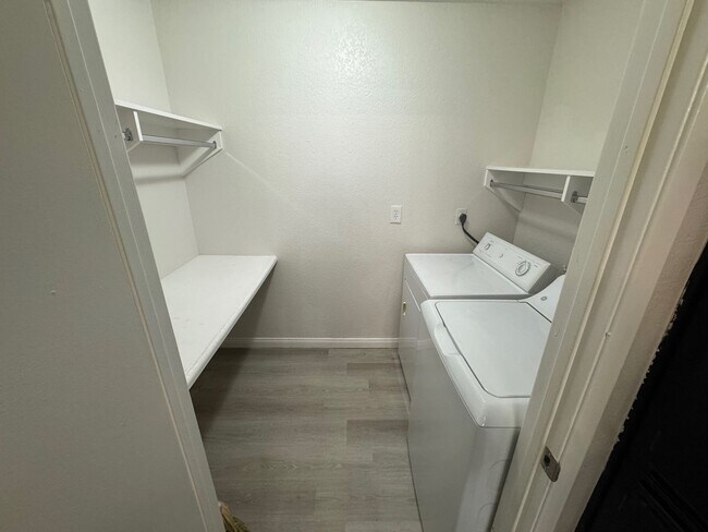 Foto del edificio - CHARMING WEST LAS VEGAS HOME W/ 2 BD 2 BR IN 2ND STORY CONDO