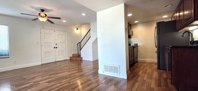Foto del edificio - 6040 N 79th St