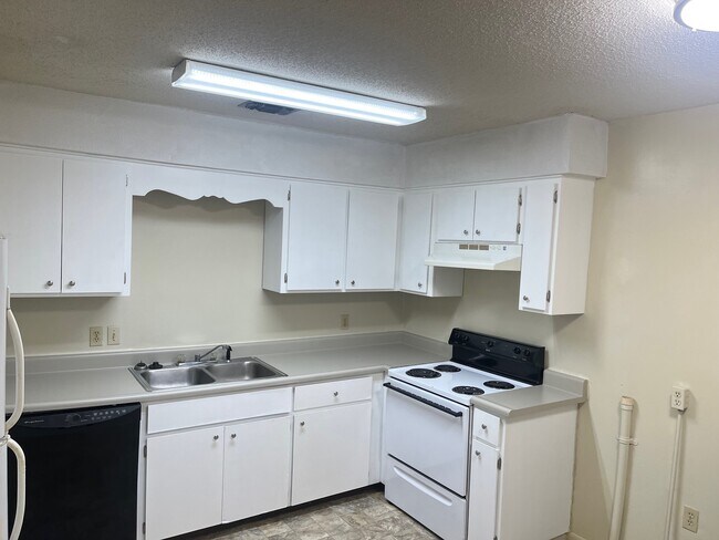 Kitchen - 25 6th St