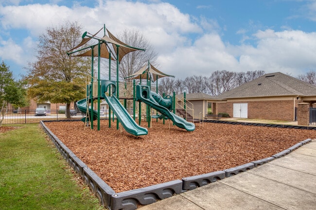 Building Photo - Dunwoody Place