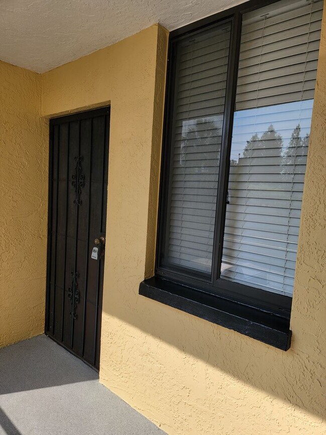 Foto del edificio - Resort-Style Living on the Hillsborough River, 3 BEDROOM Marina Club Condo - AVAILABLE NOW!
