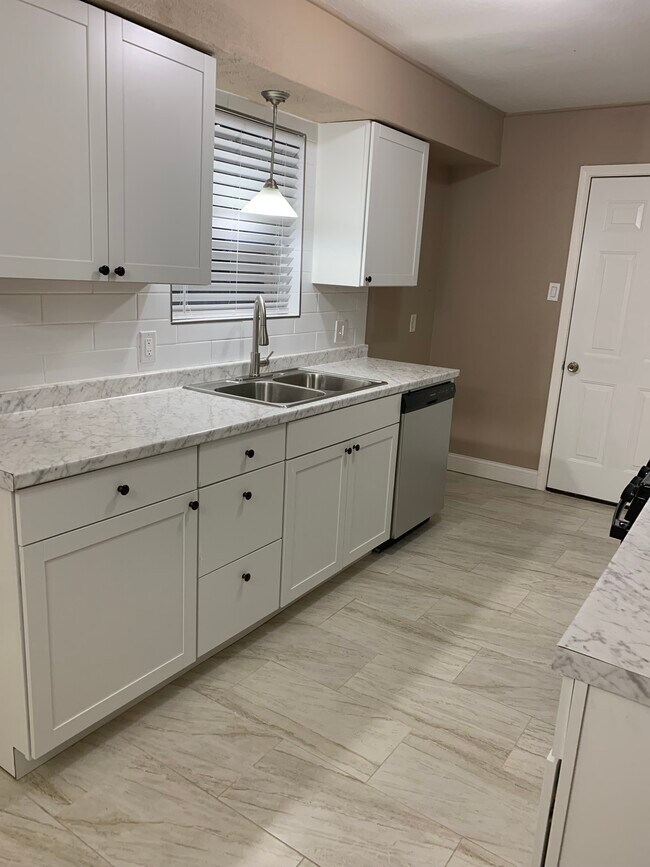 Cocina - 1505 Packsaddle Ln