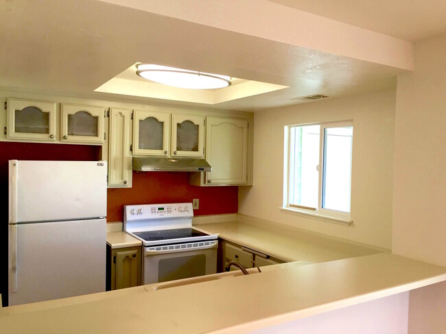 Modern Kitchen w/ Dishwasher - 1601 Liberty St