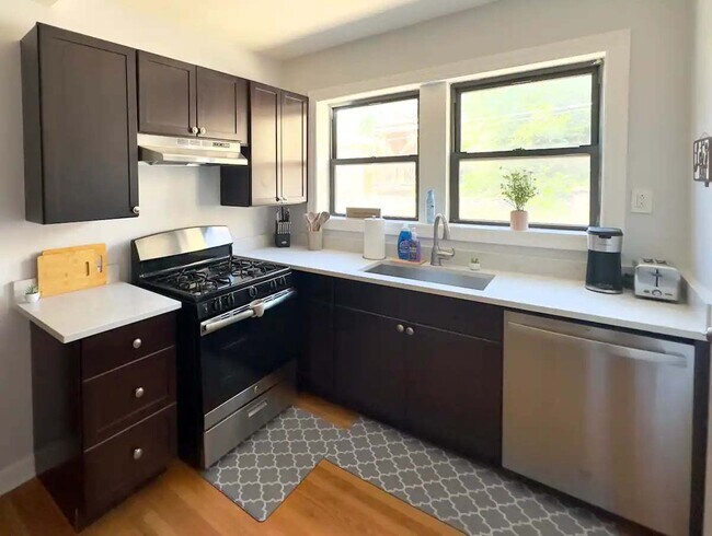 Foto del edificio - 6443 N Hamilton Ave