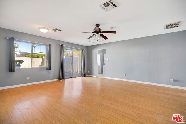 Building Photo - 15157 Valleyheart Dr