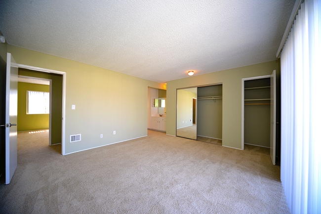 Building Photo - Ocean View Townhomes