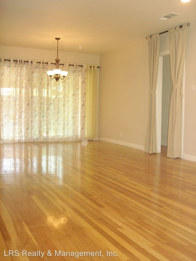 Building Photo - 3 br, 2 bath House - 1106 W Teresa St