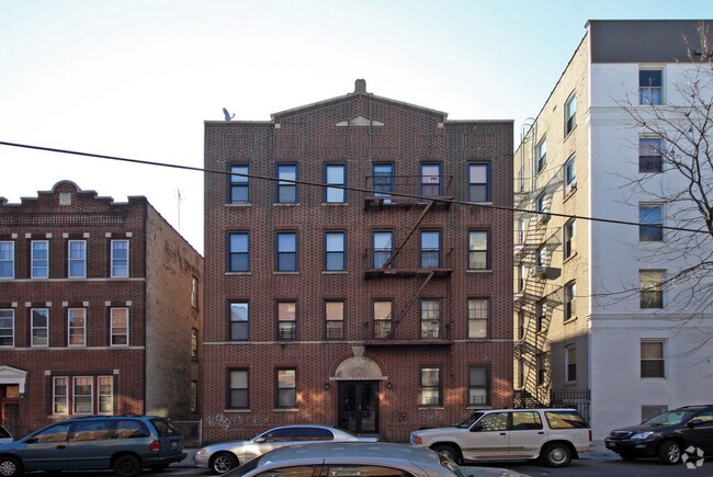 Foto del edificio - 37-67 64th St