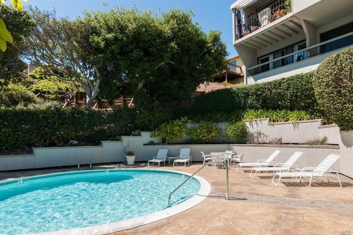 Foto principal - 90 Lyford Dr