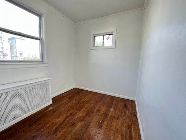 Building Photo - 147 Columbia Ave
