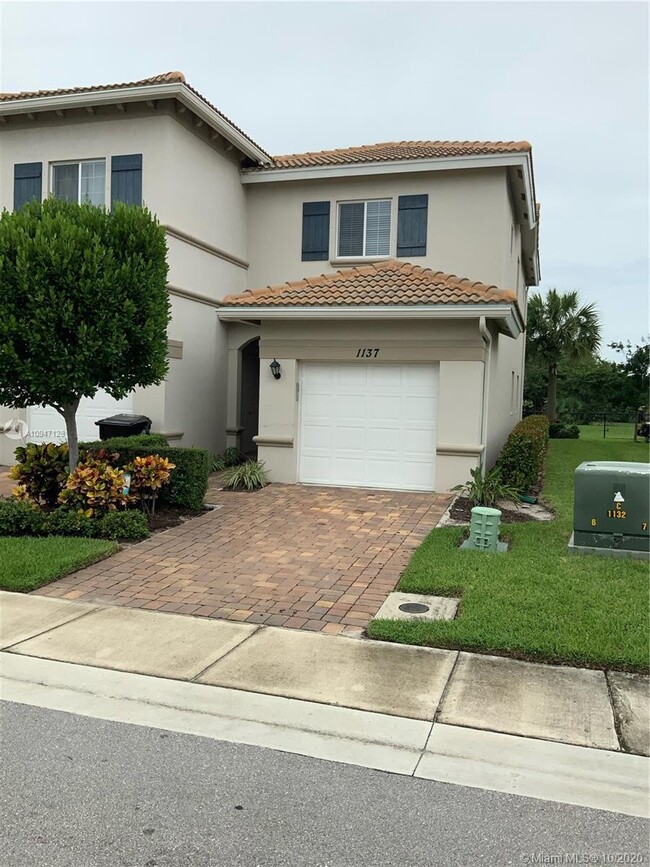 Building Photo - 1137  Vermilion Dr  Lake Worth Fl 33461