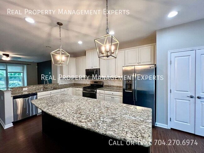 Foto del edificio - 6564 Hasley Woods Dr