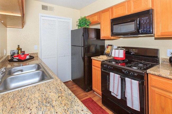 Building Photo - Ladera Apartments