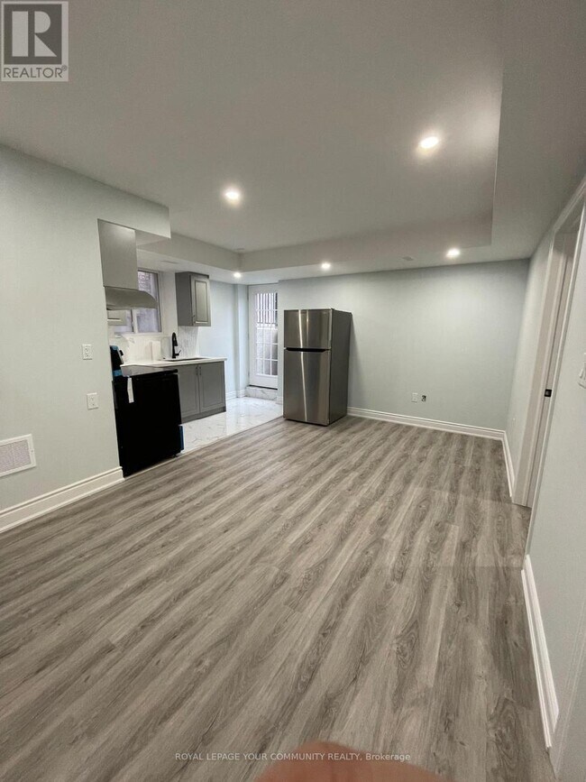 Building Photo - 306 Cedar Hedge Rd