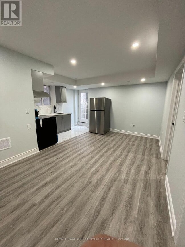 Photo du bâtiment - 306 Cedar Hedge Rd