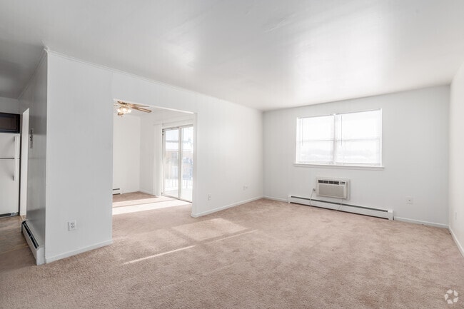 1BR, 1BA - 719SF - Living Room - Sherwood Apartments