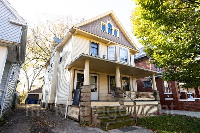Primary Photo - Cozy 1BR 1BA with Large Bonus Room! HALF O...