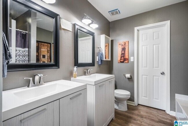 Foto del edificio - 1504 Hillsboro Ln