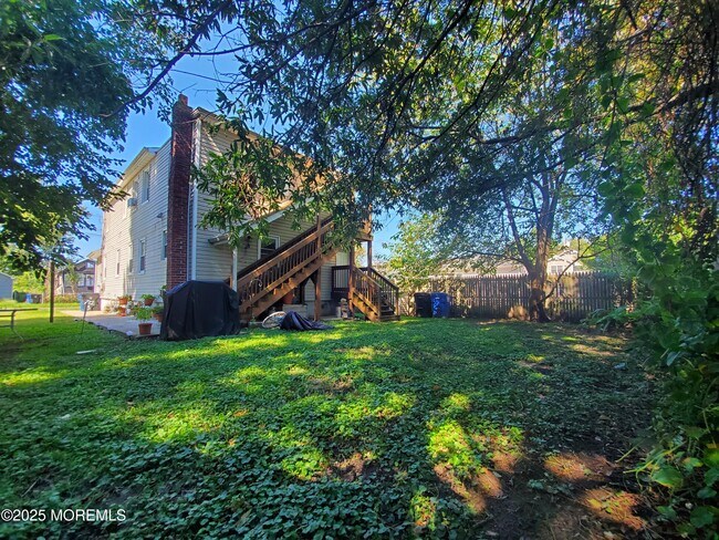 Foto del edificio - 722 Monmouth Pkwy