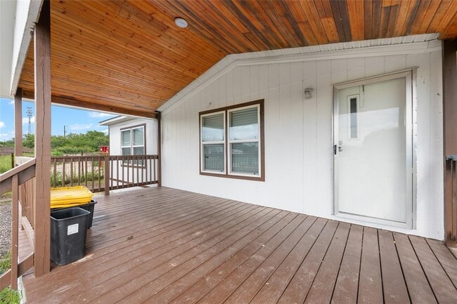 Building Photo - 360 Shady Oaks Dr