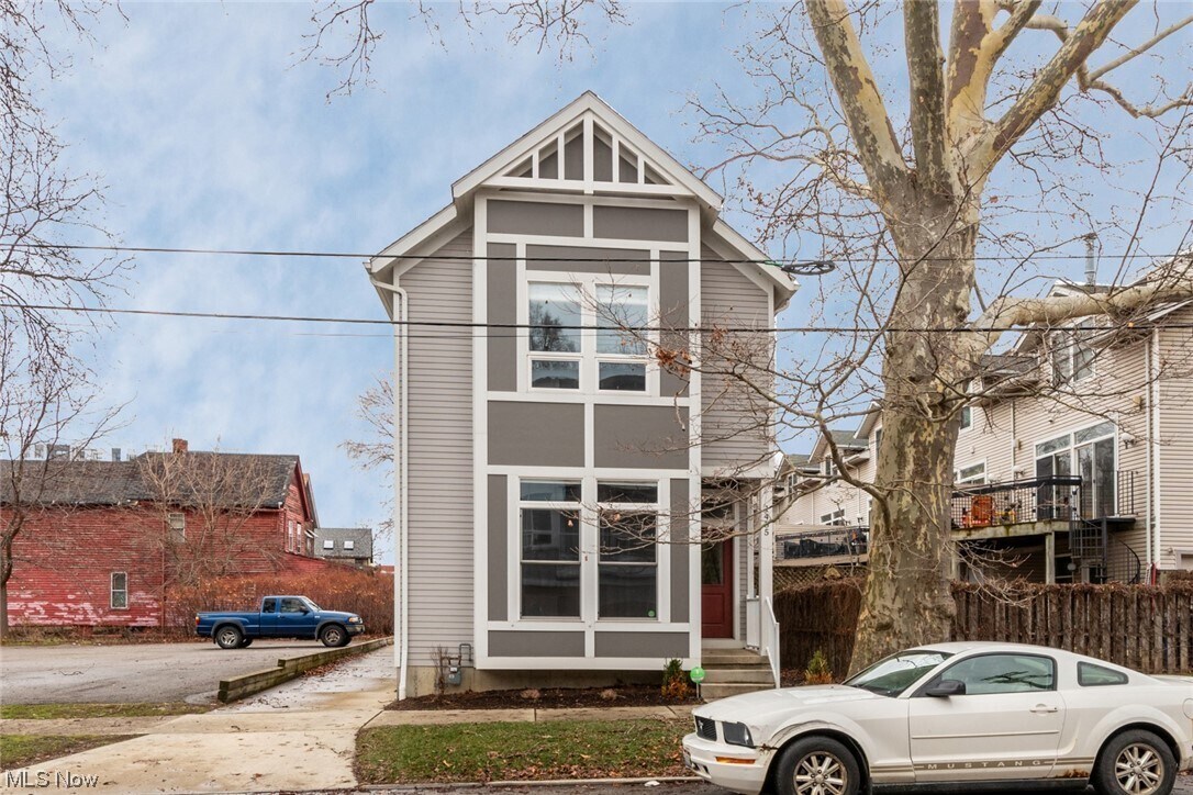Foto principal - 1455 W 32nd St