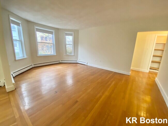 Building Photo - 320 Tappan St