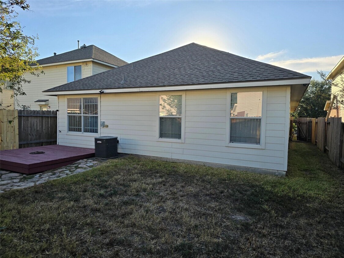 Foto principal - 14339 Hillard Green Ln