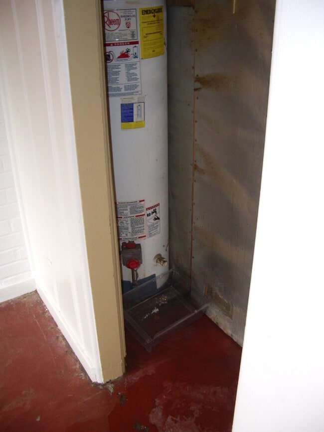 Building Photo - 1337 E 9th St