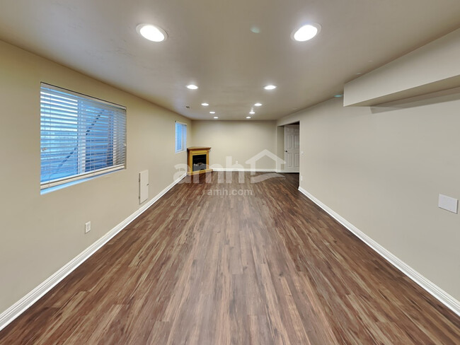 Building Photo - 1619 W 1375 S